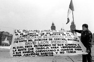 polis en protesta