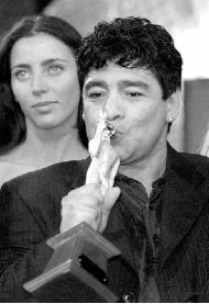 maradona-diego-trofeo-jpg