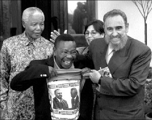 SOUTH_AFRICA_MANDELA_CASTRO