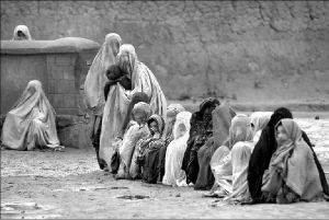 afghanistan-women beggar-11