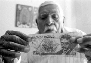 Campesino con billete