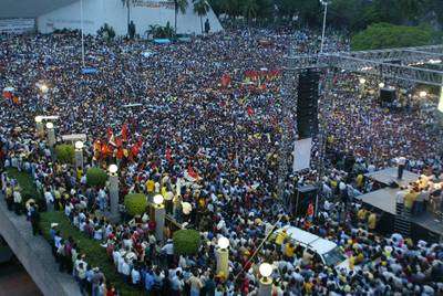 Reúne AMLO a decenas de miles en Villahermosa