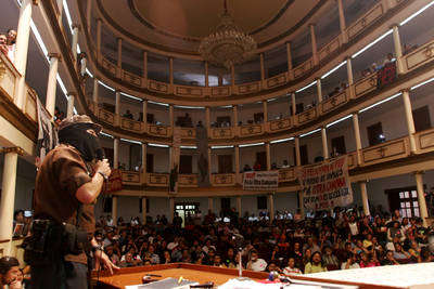 Se quejan queretanos de represión e intolerancia