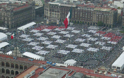 Baten ajedrecistas récord mundial en el Zócalo