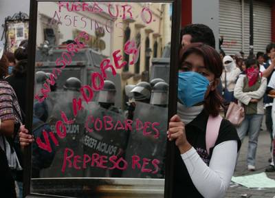 REPRIME LA PFP CON AGUA Y CHILE PIQUIN A MUJERES