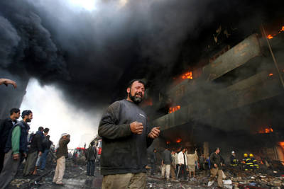 ATENTADOS EN EL CENTRO DE BAGDAD;  90 MUERTOS