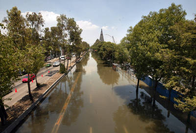 Cubre ocho manzanas fuga de aguas negras