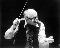 Mstislav Rostropovich durante diversas presentaciones a lo largo de su trayectoria en la música, ya fuese en el podio dirigiendo orquestas o derrochando belleza en el violonchelo. Fue un auténtico activista político