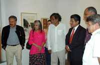 El pintor Francisco Toledo, al centro, inauguró una exposición retrospectiva sobre el movimiento, en el Instituto de Artes Gráficas de Oaxaca. Lo acompañan, entre otros, el rector de la UABJO, Francisco Martínez Neri, y el ex senador y fundador de la COCEI, Héctor Sánchez