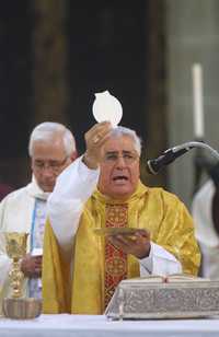 Ayer, durante la homilía dominical en la Catedral Metropolitana, a la cual asistió el presidente del grupo ultraderechista Pro Vida, Jorge Serrano Limón