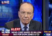 Imagen tomada de la televisión durante el programa de noticias Fox News, donde aparece el magnate de los medios Rupert Murdoch, en una entrevista realizada ayer. Murdoch había lanzado una oferta no solicitada para comprar Dow Jones, editora del The Wall Street Journal, por 5 mil millones de dólares. Sin embargo, la familia Bancroft, que controla Dow Jones & Co. dijo que no piensa venderle la empresa al empresario a 60 dólares la acción