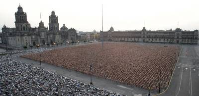 20 MIL DESNUDOS EN EL ZOCALO