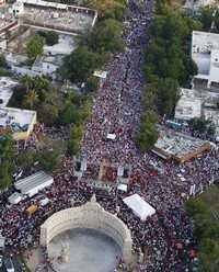 Vista aérea del Paseo de Montejo y del Monumento a la Patria, donde cerró campaña la candidata priísta a la gubernatura, Ivonne Ortega