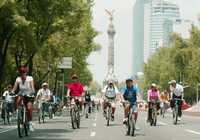 Aspecto del primer cierre vial dominical Muévete en bici, patines o tenis, cuyo recorrido empezó en el Angel de la Independencia y concluyó en el Zócalo, organizado por el Gobierno del Distrito Federal