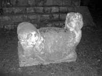 Escultura de un Chac Mool, parte del paseo nocturno que ofrece un hotel