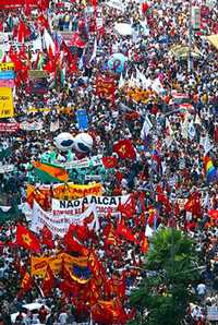 Altermundistas en la reunión de Porto Alegre, Brasil