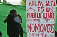 Desde el pasado miércoles, productores de nopal de Milpa Alta mantienen sitiado el edificio delegacional, ante la negativa del jefe de la demarcación, José Luis Cabrera, de entregarles los recursos otorgados por el GDF para la compra de abono orgánico