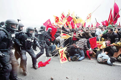 VIOLENTA PROTESTA POR CUMBRE DEL G-8