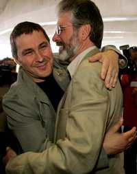 Fotografía de archivo del vocero abertzale, durante un encuentro con el líder del partido norirlandés Sinn Fein, Gerry Adams