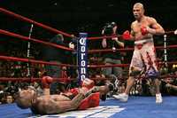 Miguel Cotto, de Puerto Rico, derrotó a Zab Judah, de EU, y retuvo el cetro welter de la AMB