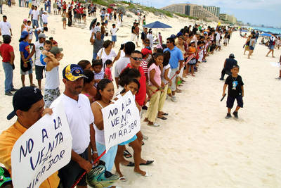 CANCUN: RECHAZO A LA VENTA DE PLAYA PUBLICA