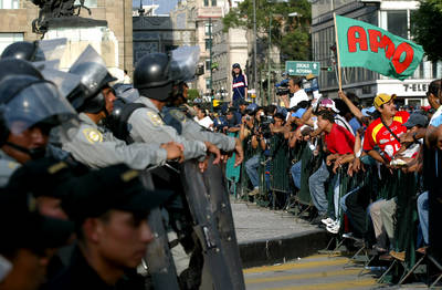 CERCO POLICIACO-MILITAR A BELLAS ARTES