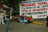 Alumnos de la UPN ayer durante el paro de labore