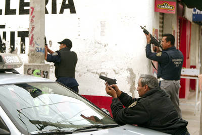 ASALTAN CAMIONETA DE VALORES