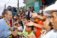 El presidente Felipe Calderón, ayer en Mecatlán, Veracruz