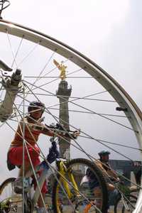 La ruta del segundo ciclotón tendrá una extensión de 30 kilómetros y pasará por calles del Centro Histórico así como por avenidas como Reforma, Circuito Interior, Churubusco, Fray Servando y Francisco del Paso y Troncoso, entre otras. La imagen, durante la primera edición, sobre Paseo de la Reforma, en mayo pasado