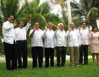 Los mandatarios Manuel Zelaya ( Honduras), Daniel Ortega (Nicaragua), Elías Antonio Saca (El Salvador), Oscar Berger (Guatemala), Said Musa (Belice), Felipe Calderón (México), Martín Torrijos (Panamá) y la vicepresidenta de Costa Rica, Laura Chinchilla, ayer en Belice