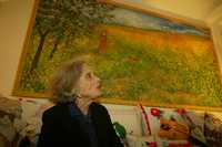 La escritora y periodista Elena Poniatowska, recientemente galardonada con el Premio Internacional de Novela Rómulo Gallegos 2007, durante la entrevista con La Jornada