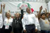 Elena Poniatowska, Rosario Ibarra y Andrés Manuel López Obrador, durante la asamblea de la Convención Nacional Democrática, realizada ayer en el Zócalo