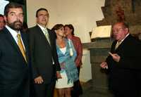 Juan Ramón de la Fuente, Marcelo Ebrard, Mariagna Pratts, Elena Cepeda y Ricardo Pérez Escamilla, anoche, al inaugurar la muestra Tesoros de la Casa Azul, en Coyoacán