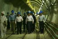 El presidente Felipe Calderón y el gobernador mexiquense, Enrique Peña Nieto, recorrieron el túnel Río de la Compañía, en Valle de Chalco