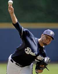 El pítcher Yovani Gallardo, de Milwaukee, dejó en blanco durante seis entradas a los bateadores de Arizona