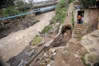 Hasta ayer no había sido encontrado el cuerpo de Moisés Martínez Fernández, niño de 10 años que cayó en un canal pluvial ubicado en el cruce de la lateral de Periférico y Arco Pertinax, en Zapopan, Jalisco