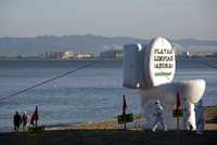 Playa de Los Muertos, en Puerto Vallarta, fue escenario de una manifestación de Greenpeace, pues la agrupación asegura que en el lugar existe riesgo sanitario