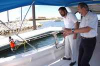 El rector Juan Ramón de la Fuente recorrió las instalaciones de la UNAM en Puerto Morelos. Lo acompaña Adolfo Gracia Gasca, director de Ciencias del Mar