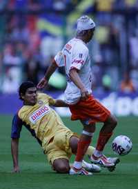 Bofo Bautista tuvo destellos ayer en el Azteca, pero salió de cambio del cuadro chiapaneco que fue fulminado por el América