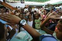 Niños de la organización Pioneros en el festejo por el cumpleaños del presidente Fidel Castro ayer en el Parque Lenin de La Habana