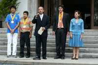 Emanuel Johansen, Carlos Franco y Angel Aliseda, ganadores del concurso de geografía, en Los Pinos con el presidente Felipe Calderón y Josefina Vázquez Mota, secretaria de Educación Pública