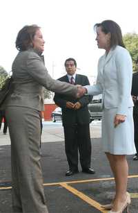 Elba Esther Gordillo, presidenta del SNTE, y Josefina Vázquez Mota, titular de la SEP, durante la ceremonia oficial de inicio del ciclo 2007-2008 de educación básica