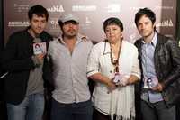 Durante la presentación del proyecto El documental, herramienta de derechos humanos, el 11 de agosto, los actores Diego Luna y Gael García, en los extremos, se tomaron la foto con David Meza y su tía Patricia Cervantes, familiares de una mujer desaparecida en Ciudad Juárez