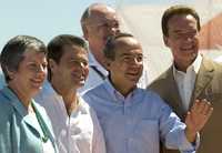 El presidente Felipe Calderón con los mandatarios estatales Janet Napolitano (Arizona), Eduardo Bours (Sonora), Eugenio Elorduy (Baja California) y Arnold Schwarzenegger (California) durante la inauguración de la 25 Conferencia de Gobernadores Fronterizos, en Puerto Peñasco, Sonora