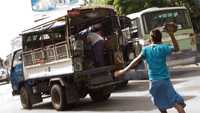 Las protestas en Myanmar continúan, pero los inconformes son sometidos a golpes por el ejército  Reuters