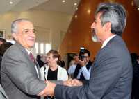 El presidente del comité de Bioética de la UNESCO, Adolfo Martínez, y el director del IPN, Enrique Villa Rivera, en la inauguración del congreso de investigación