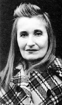 Elfriede Jelinek, escritora austrica y Premio Nobel de Litearatura 2004, en imagen tomada del libro La palabra disfrazada de carne, publicado por el sello Gato Negro