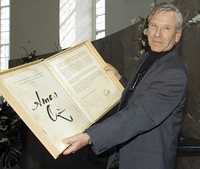 El escritor Amos Oz, en imagen de 2005, figura entre los asiduos aspirantes al Nobel