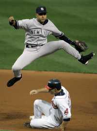 Kazuo Matsui, de Rockies, conectó un cuadrangular con las bases llenas en la cuarta entrada, durante el partido contra Filadelfia